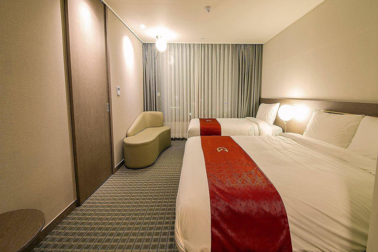 Golden Tulip Essential Namgang Hotel Jinju Ngoại thất bức ảnh