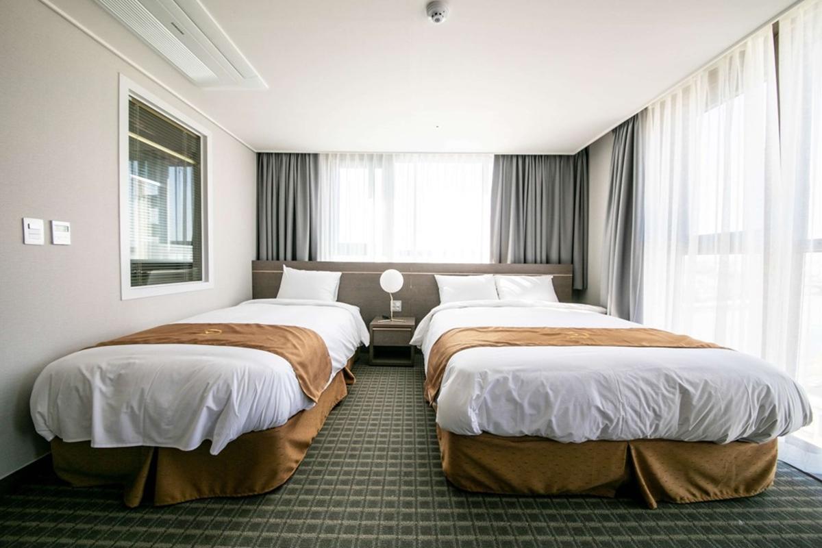 Golden Tulip Essential Namgang Hotel Jinju Ngoại thất bức ảnh